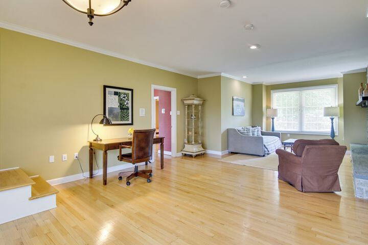 Waterfront Cambridge Gem w / Hot Tub Pool & Dock!