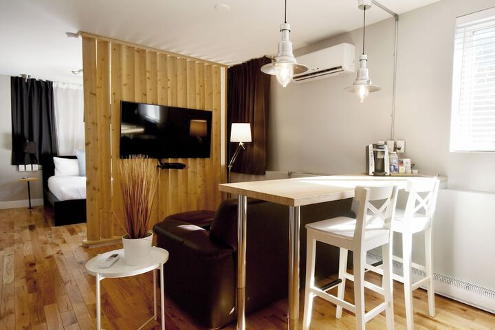 Room 9 of 15