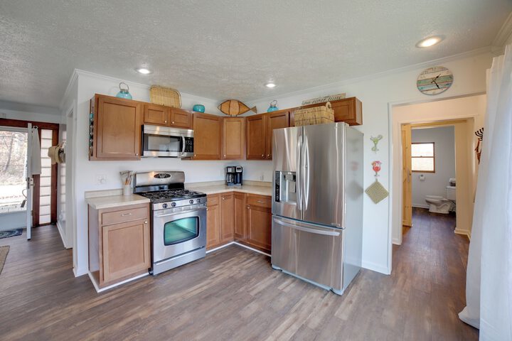 Charming Riverfront Retreat in Monticello!