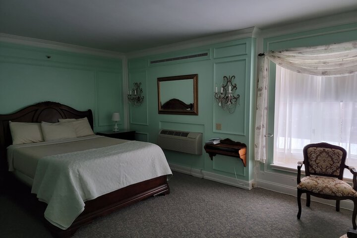 Lowell Inn