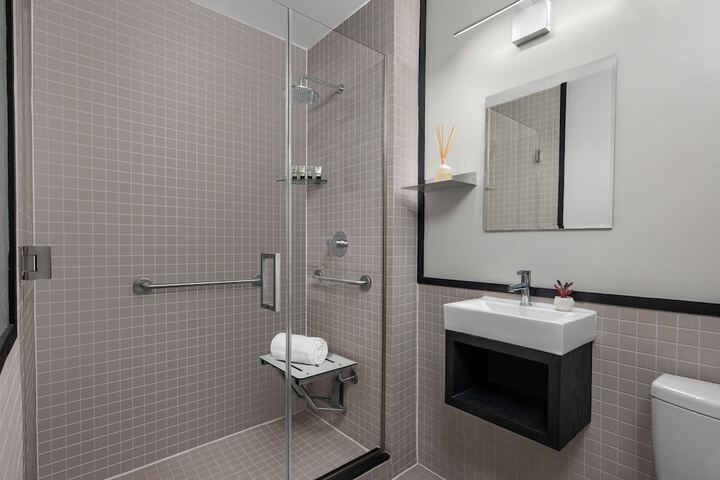 Room 16 of 25