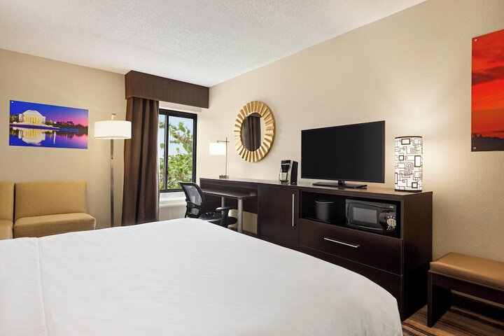 Holiday Inn Washington-Dulles International Airport by IHG