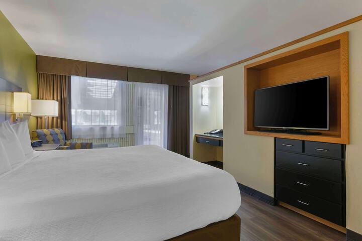Room 15 of 32