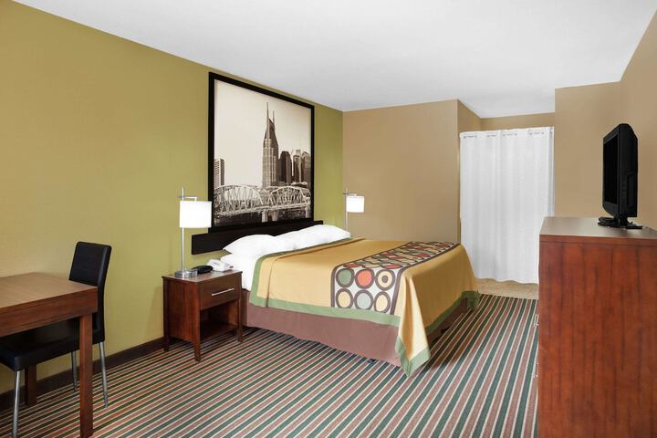 Room 13 of 38