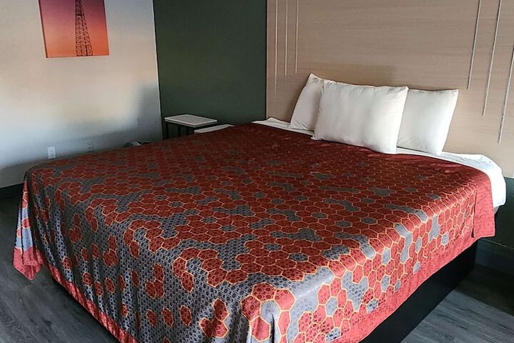 Room 7 of 17