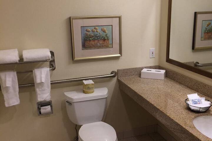 Room 32 of 66