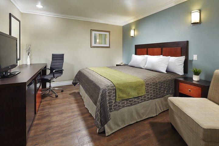 Room 2 of 8