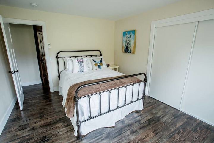 Room 27 of 37