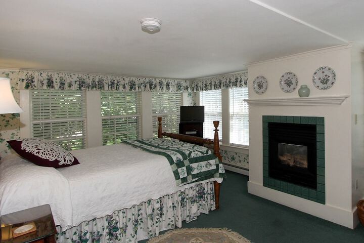 Room 44 of 106