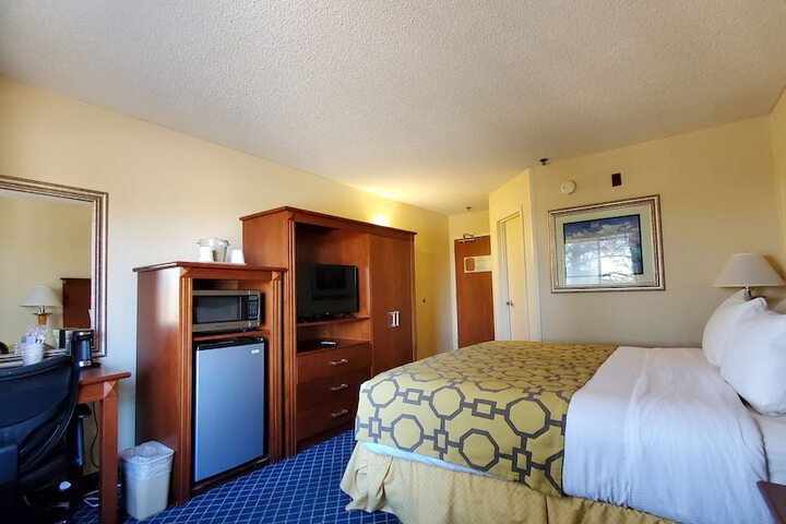Room 10 of 28