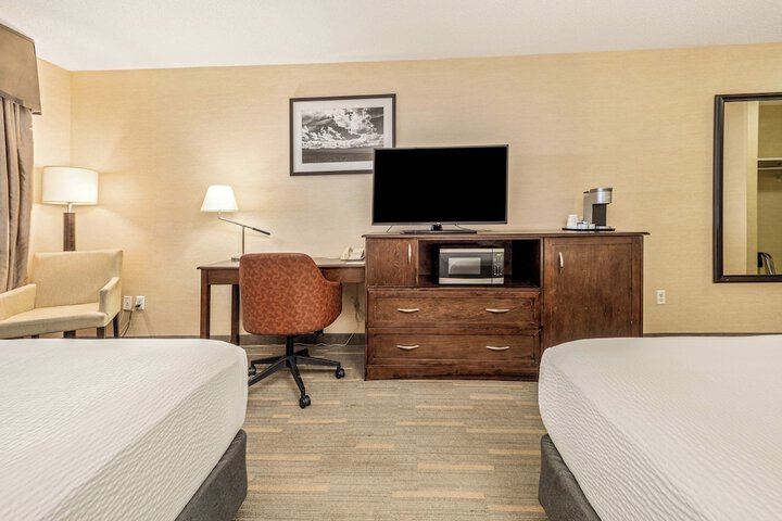 Room 73 of 200