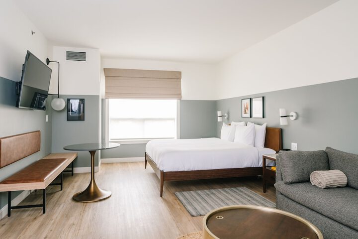 Room 15 of 36