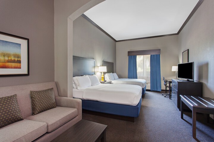 Room 8 of 28