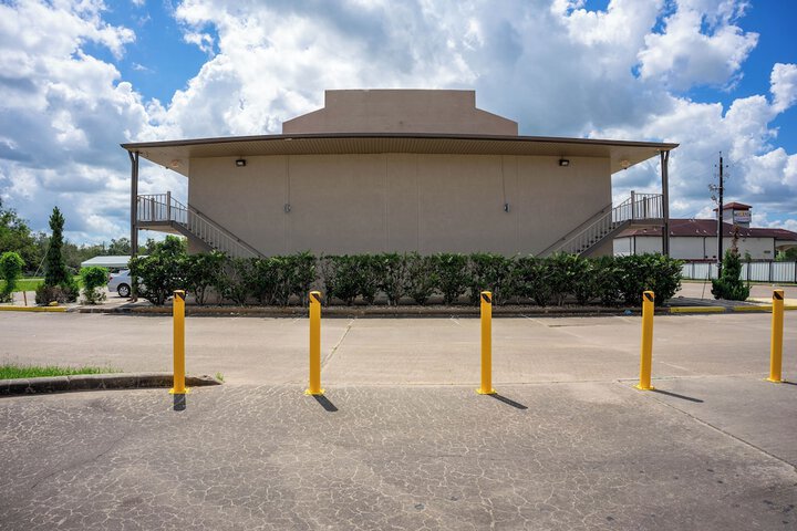 Regency Inn & Suites by OYO Bay City TX
