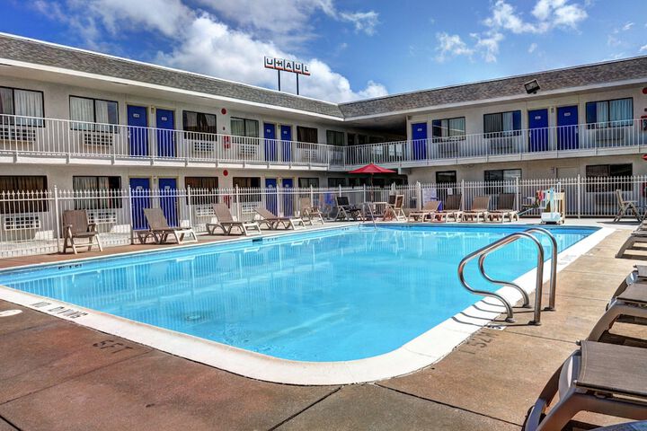 Pool 13 of 36