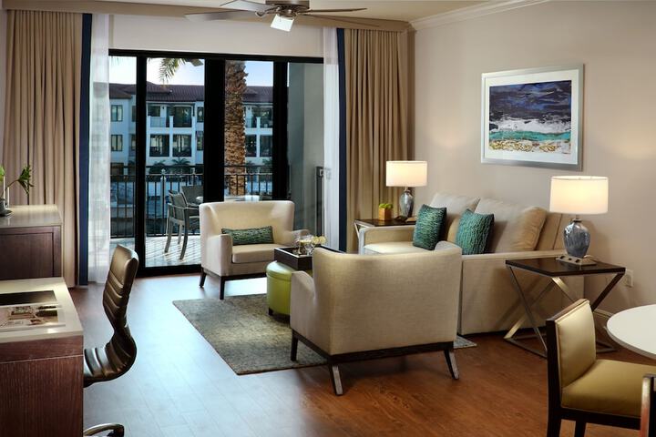 Naples Bay Resort & Marina
