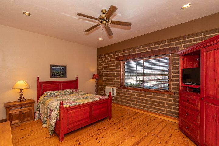 Room 16 of 26