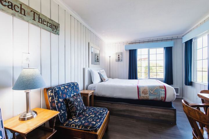 Tillicum Beach Motel (Deanes Oceanfront Lodge)