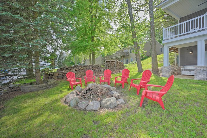 Coldwater Family Retreat w / Boat Dock & Grill!