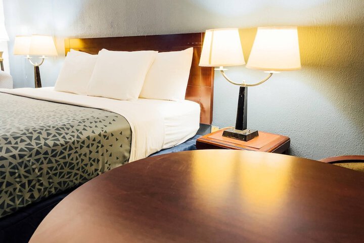 Rodeway Inn & Suites Carrollton