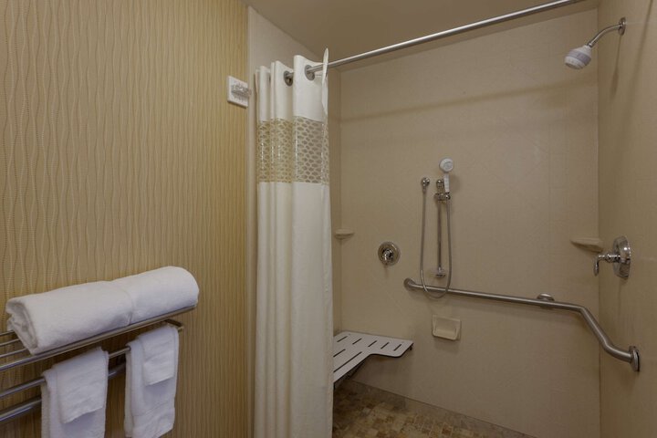 Room 25 of 46