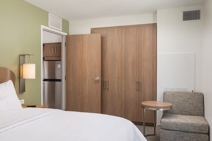 Room 33 of 65