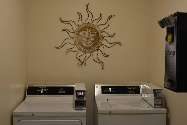 Super 8 by Wyndham Austin / Airport South