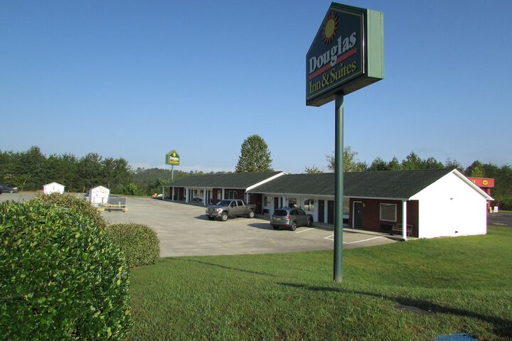 Douglas Inn & Suites
