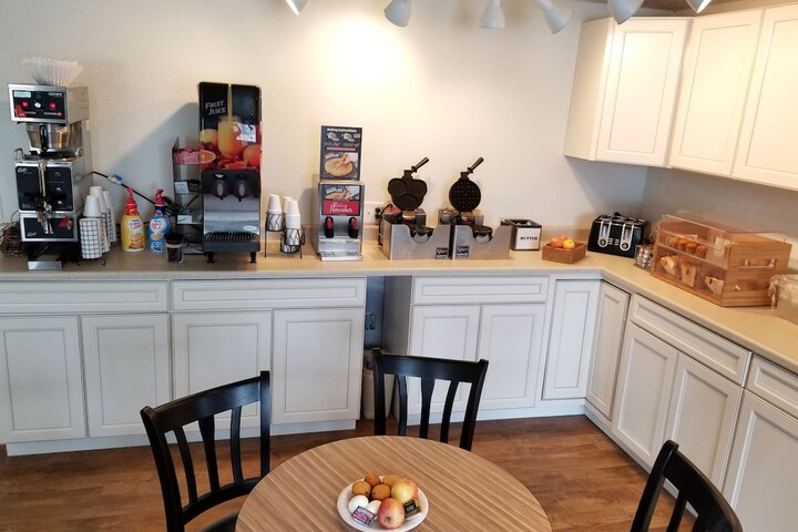 Breakfast/Coffee Service 35 of 39