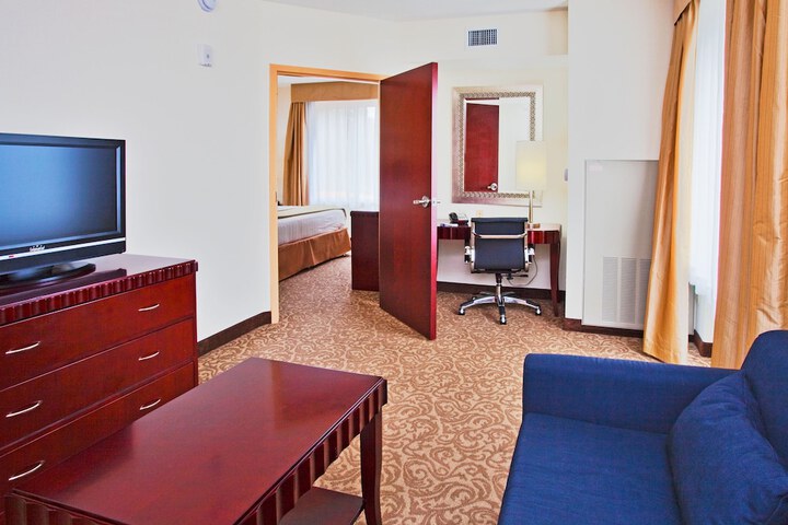 Room 9 of 33