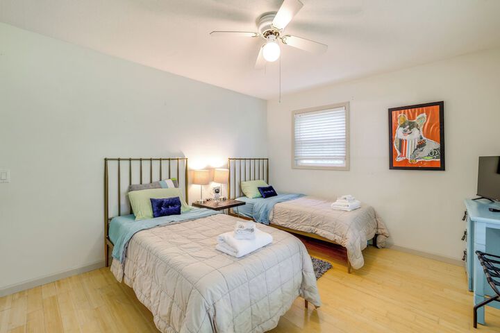 Home w / Trail Access & Fire Pit in Bella Vista!