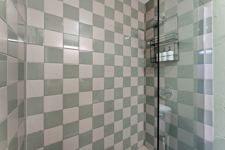 Room 14 of 84