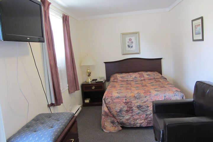 Room 12 of 33