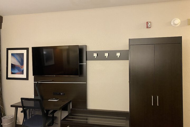 Room 33 of 72