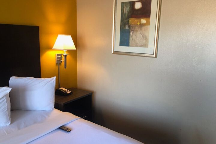 Room 27 of 37