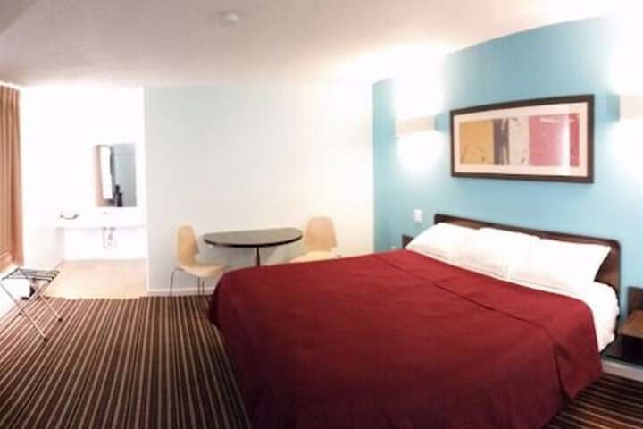 Room 14 of 25