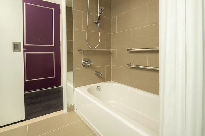 Room 32 of 72