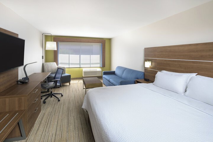 Room 33 of 60