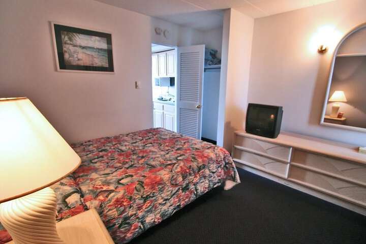 Room 6 of 13