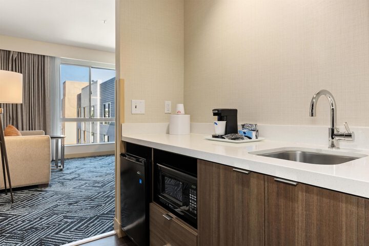 Hampton Inn & Suites Los Angeles - Glendale