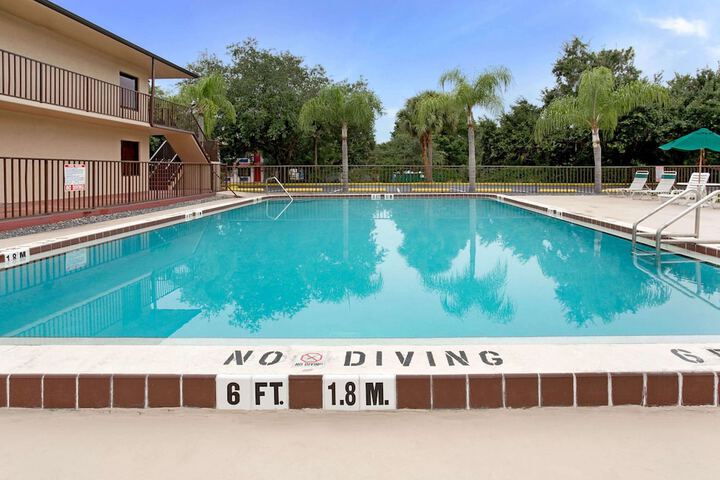 Pool 10 of 40