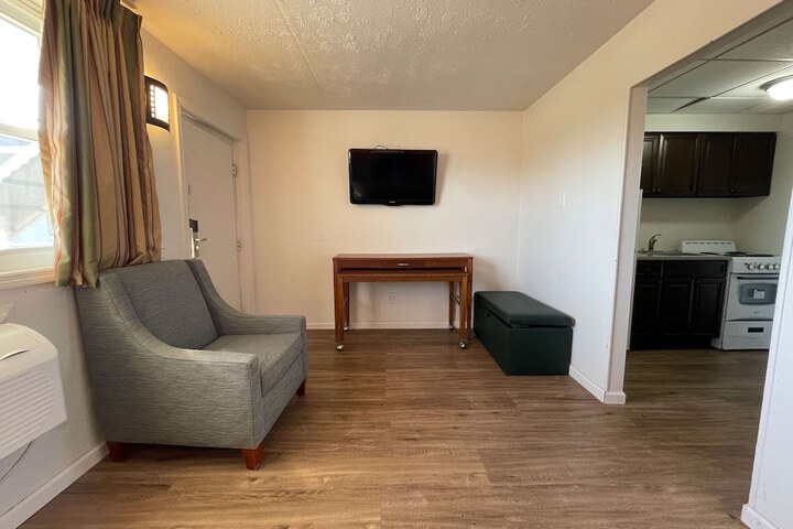 Room 10 of 13