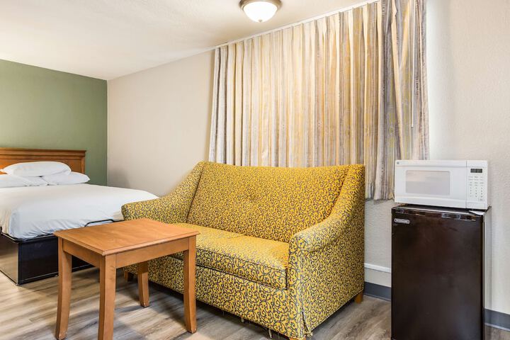 Room 32 of 37