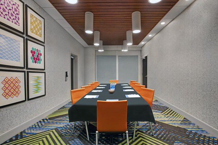 Holiday Inn Express & Suites Milwaukee - Brookfield by IHG