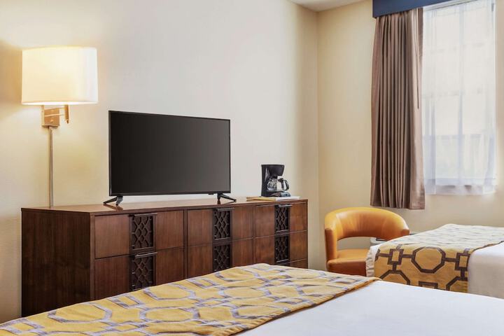 Room 8 of 18