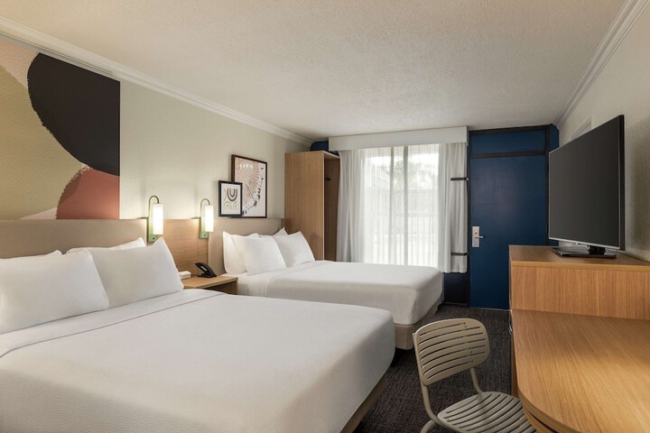 Room 13 of 20