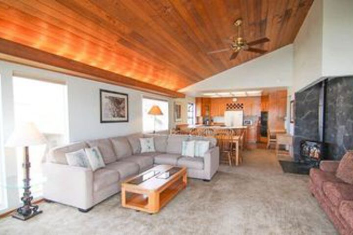 North Jetty 3 Br home by RedAwning