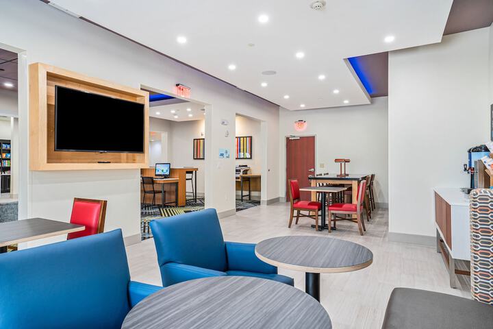 Holiday Inn Express Suites Van Buren-Ft Smith Area by IHG