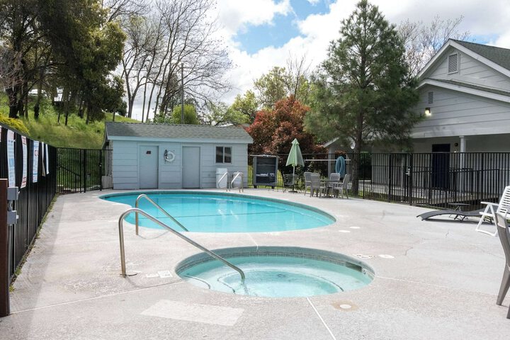 Pool 10 of 49