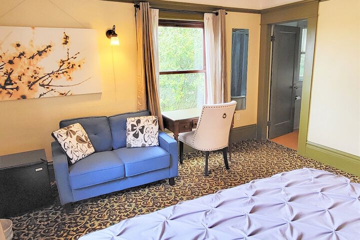 Room 33 of 50